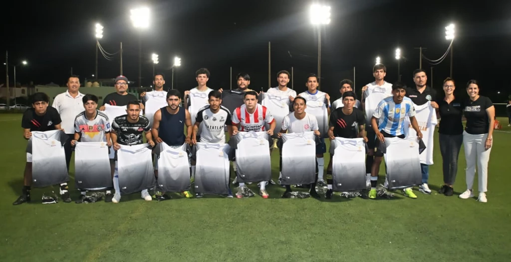 Estrenan jersey la Selección de Mazatlán de Futbol que participará en el Nacional Libre