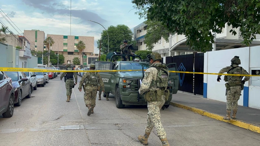 Tras asesinar a un hombre, presuntos sicarios intentan despojar vehículo y disparan contra madre y su bebé