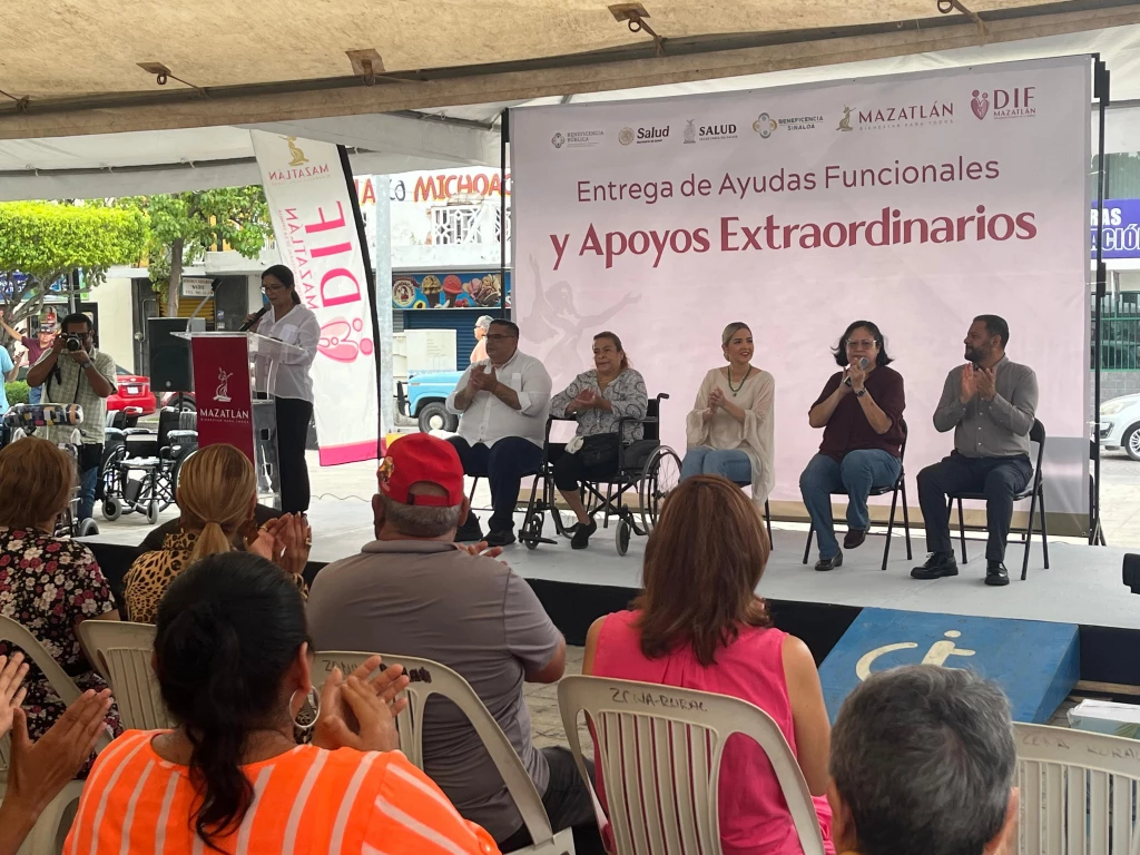 Entregan apoyos funcionales y abanicos a familias vulnerables en Mazatlán