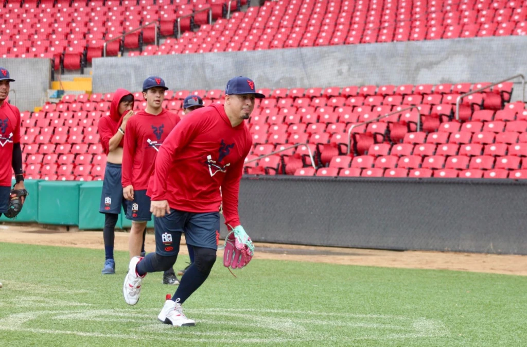 Ramiro Peña tiene su primera practica en la pretemporada de venados de Mazatlán