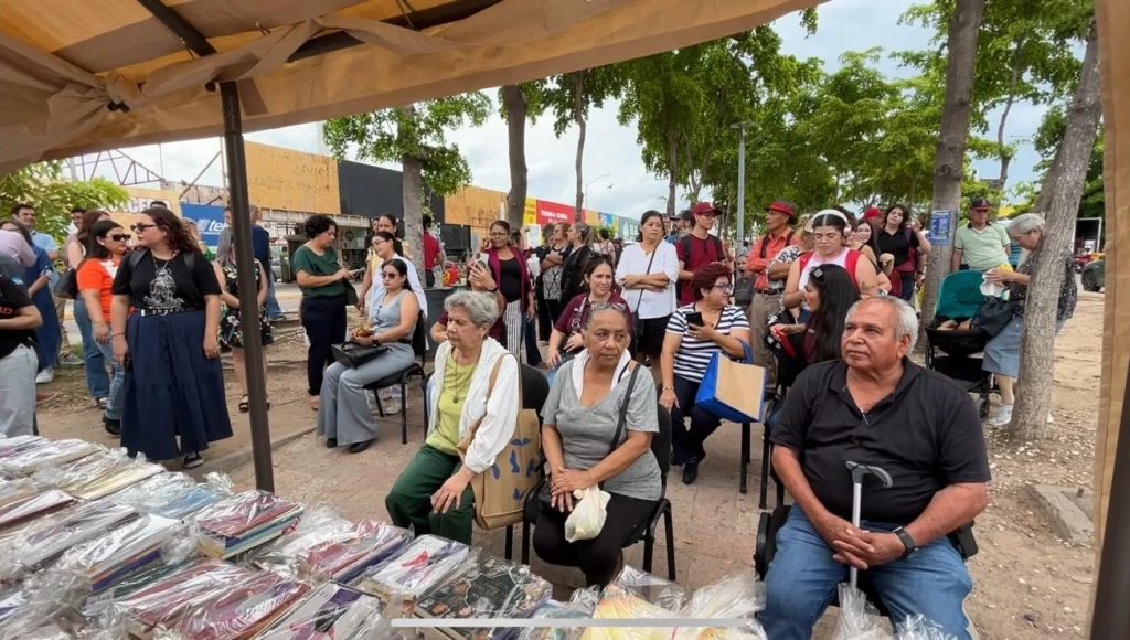 ISIC fomenta la lectura con distribución gratuita de libros en Ahome