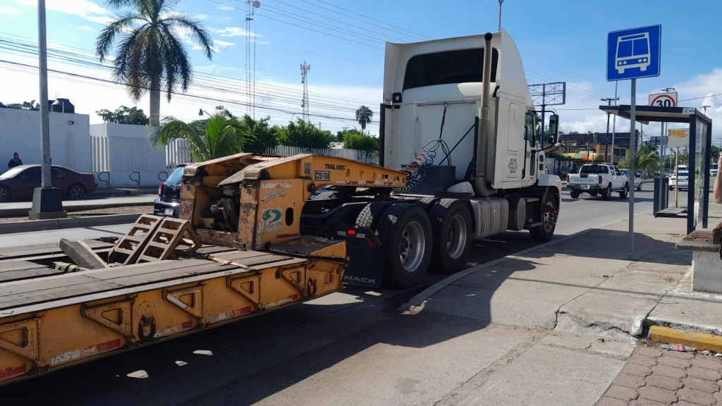 Chofer de tráiler presuntamente es privado ilegalmente de su libertad en Mazatlán