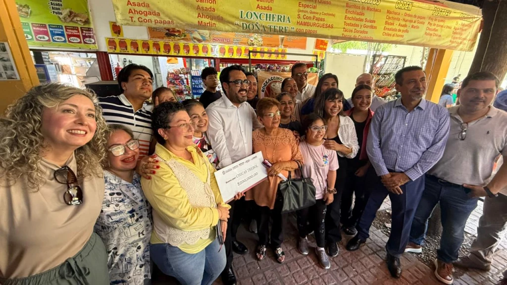 Ayuntamiento de Culiacán entrega crédito de 200 mil pesos a grupo “Chicas Trébol”