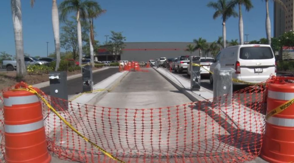 A favor del cobro de estacionamientos exonerado a los clientes