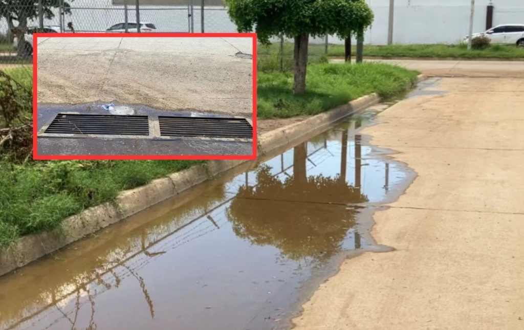¡Atención! Reportan drenajes colapsados en la calle María Elena Vizconde