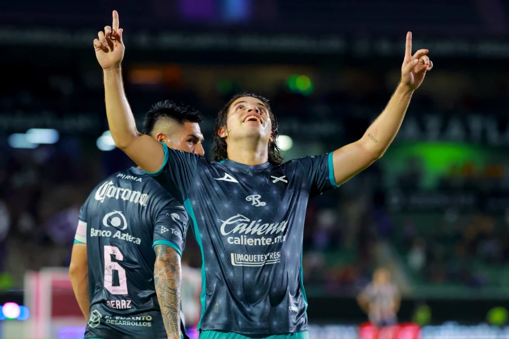 Mazatlán FC viene de atrás y vence al San Luis