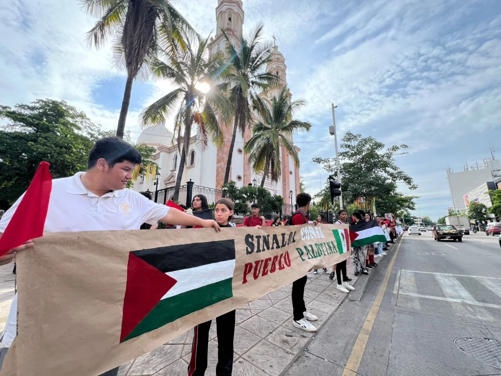 Jóvenes de Culiacán piden paz para Palestina