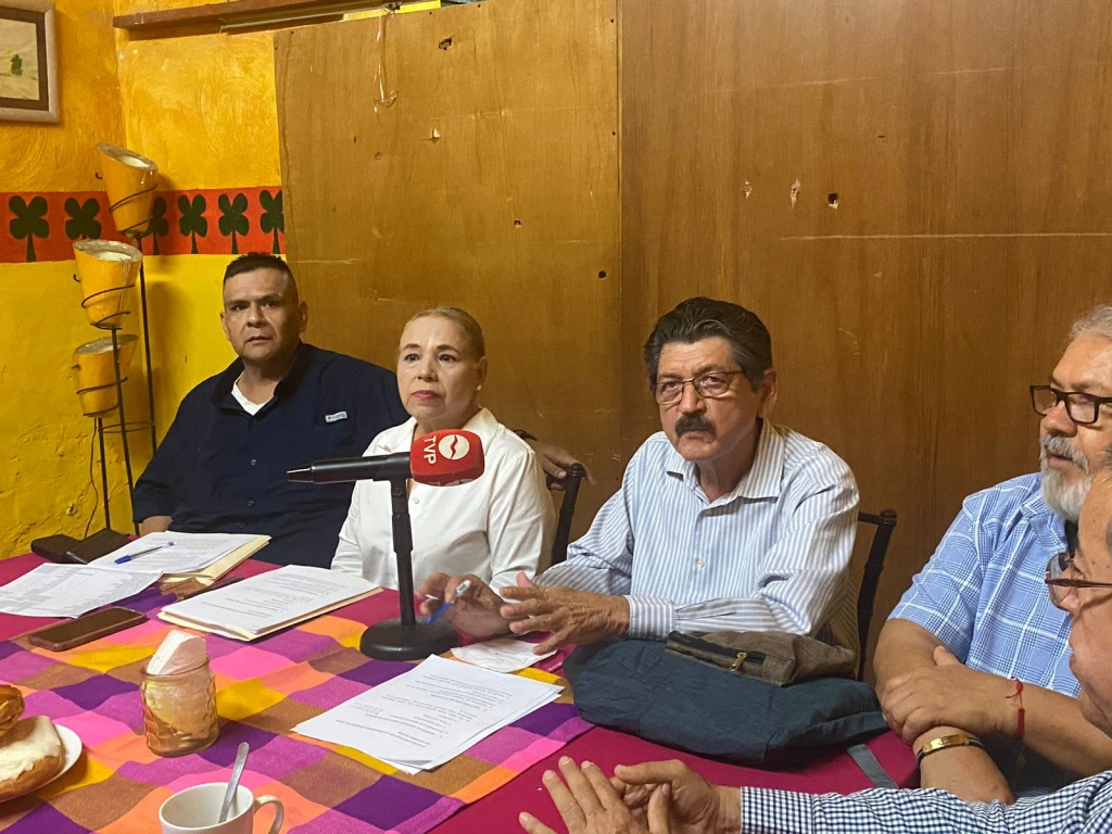 Conforman frente activos y jubilados en Culiacán