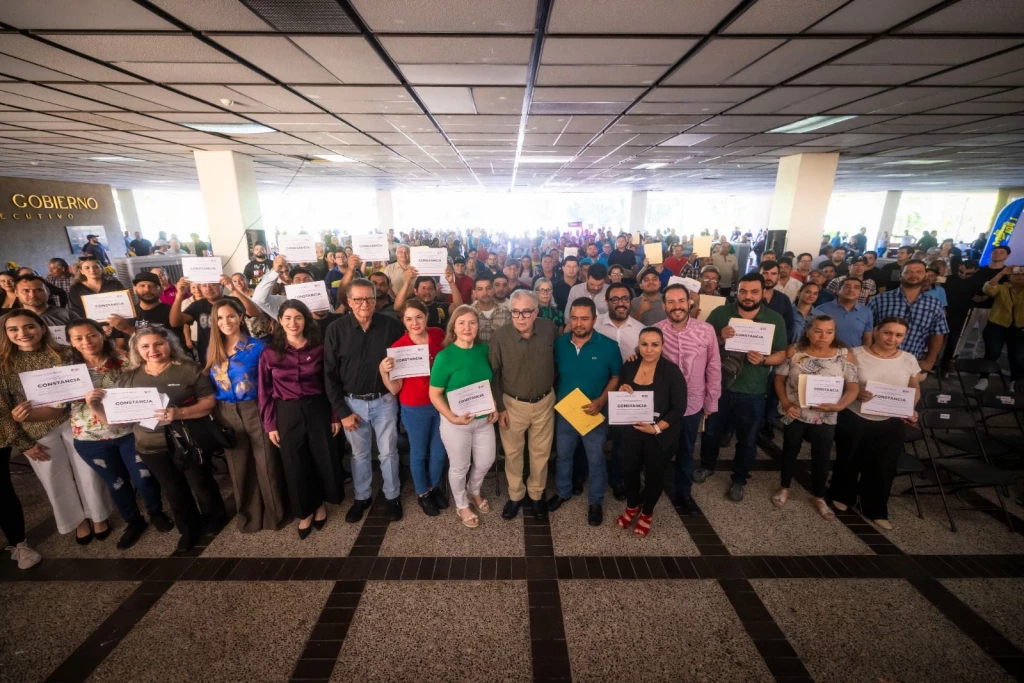 Gobierno de Sinaloa fortalece oficios para mujeres y hombres