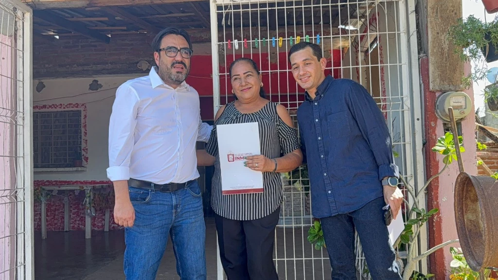 Culiacán avanza con la entrega de escrituras en la colonia Bicentenario