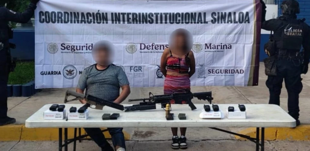 Grupo Interinstitucional asegura en Villa Juárez, Navolato a una pareja en poder de 2 fusiles