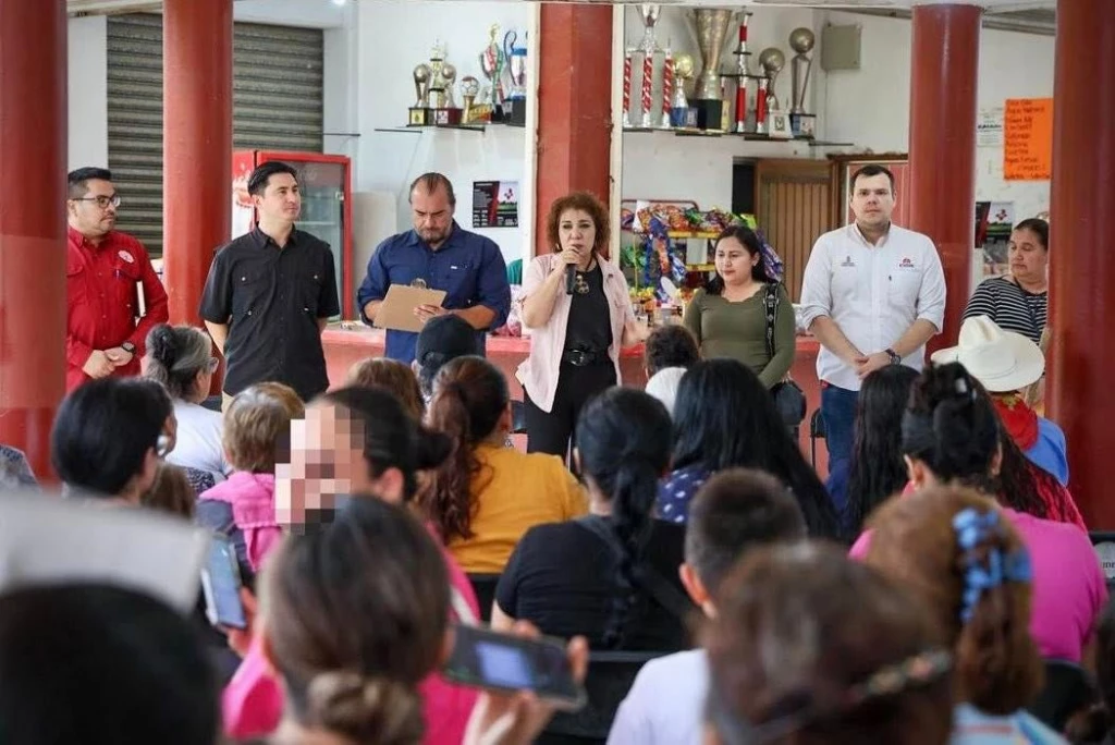 Gobierno de Sinaloa brinda apoyo a familias de Badiraguato