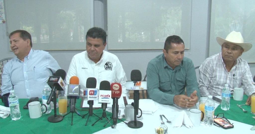 Piden productores agrícolas intervención de  Rocha Moya