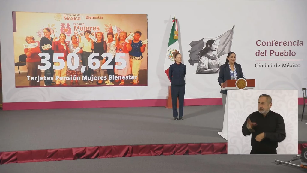 Se están entregando trajetas de Mujeres Bienestar