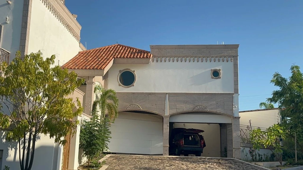 Vandalizan y prenden fuego a residencias en Colinas de San Miguel, en Culiacán