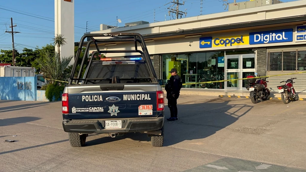 Ejecutan a un hombre dentro de una tienda departamental en Aguaruto, en Culiacán