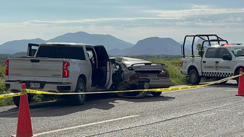 Muere maestro en fatal accidente sobre la México 15, en Pericos, Mocorito