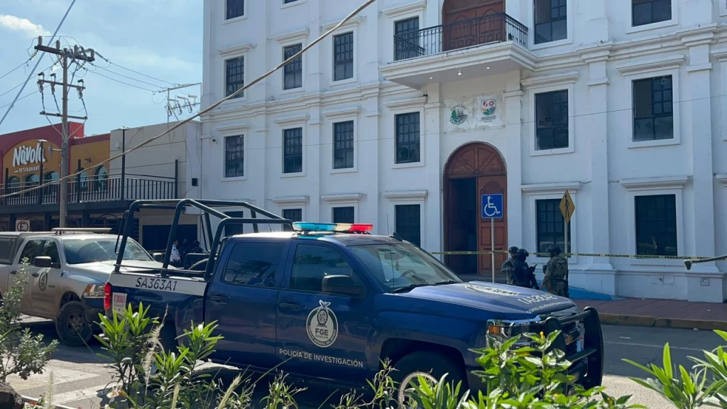 Balean a un joven frente al Ayuntamiento de Navolato; hay tres lesionados