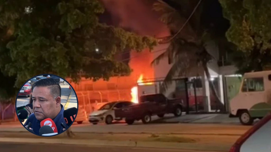 Por corto circuito se incendiaron dos carros en Los Mochis