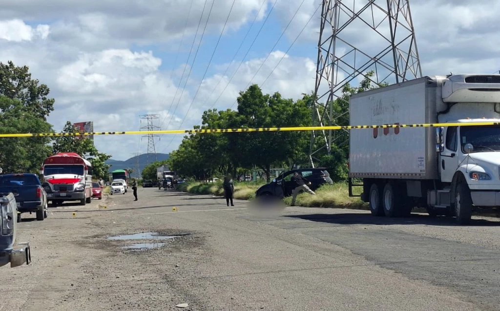 Hombre pierde la vida tras ataque frente a colegio en Mazatlán