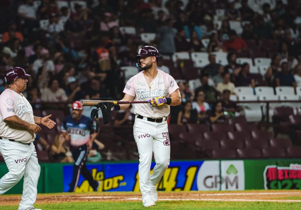 Tomateros de Culiacán abre serie ante jaguares en Nayarit