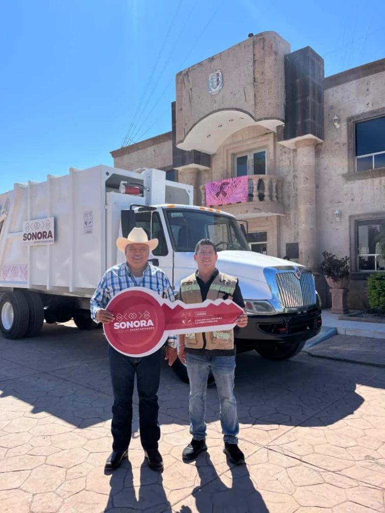 Entregan camión recolector de basura al Ayuntamiento de Bácum