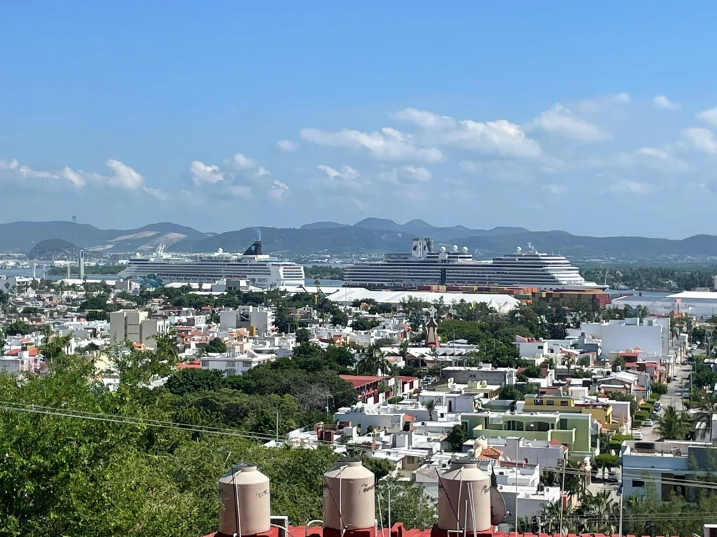Cruceros Nieuw Amsterdam y Norwergian Jade llegan a Mazatlán