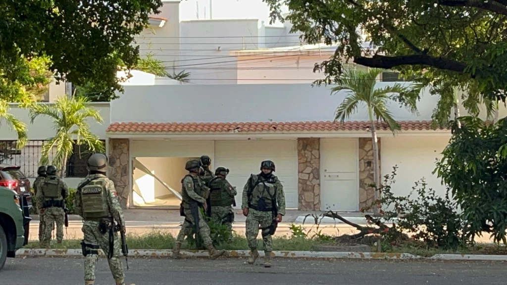 Grupo armado vandaliza y tirotea vivienda en Las Quintas, en Culiacán