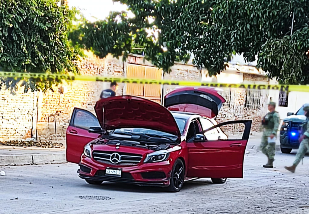 Pareja es atacada a balazos cuando viajaba en un vehículo en la colonia Díaz Ordaz, de Culiacán