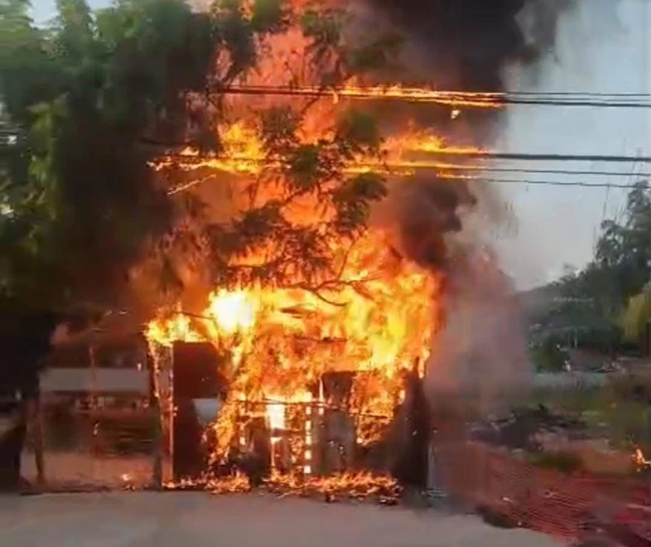 Se incendia vivienda de madera en Mazatlán
