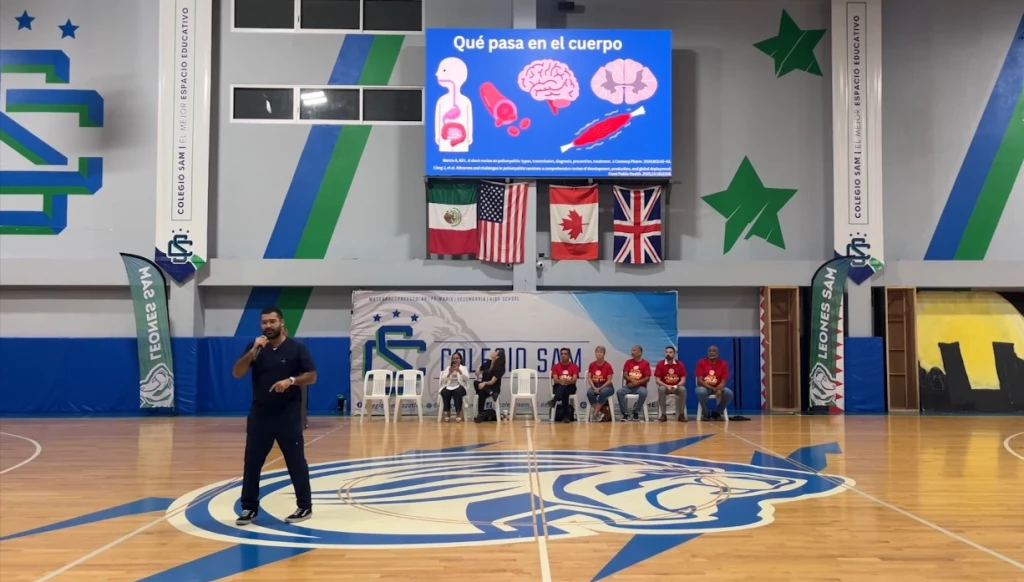 Conferencia médica refuerza conciencia sobre la poliomielitis a estudiantes en Mazatlán