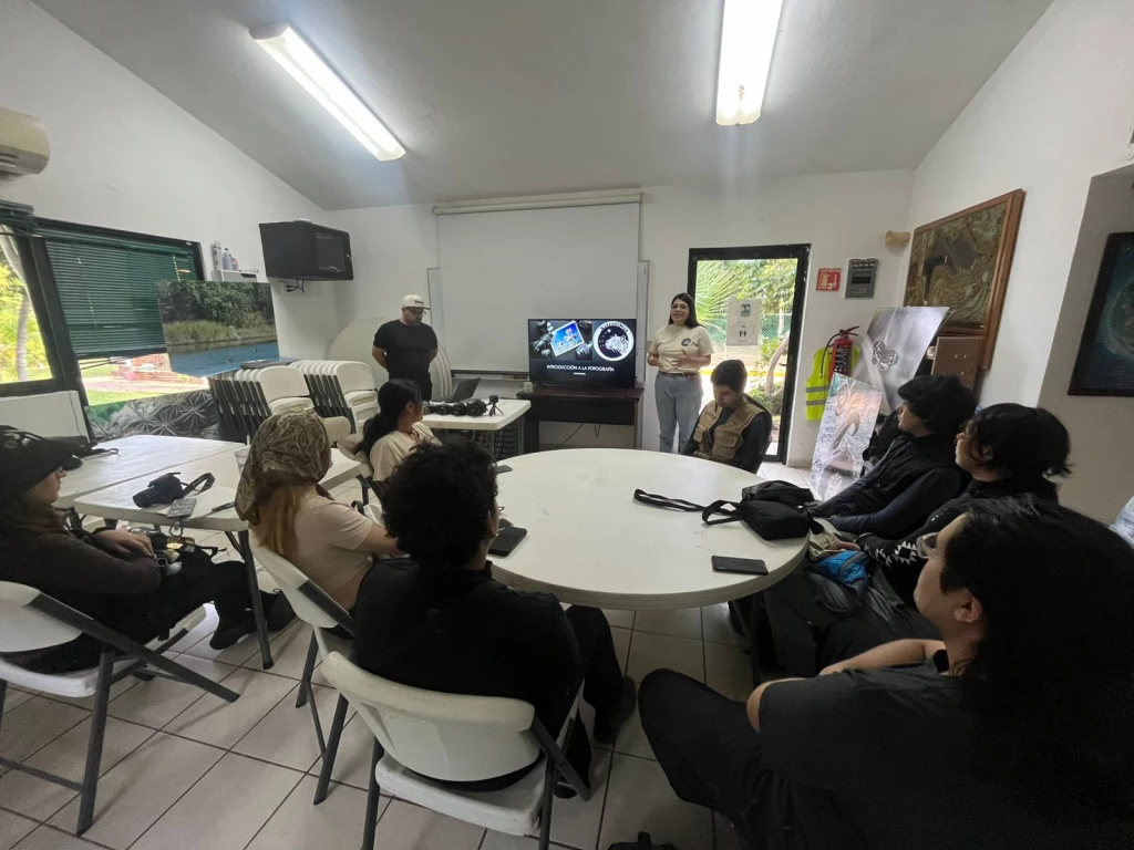 Taller de fotografía ambiental revela la belleza oculta del Estero del Yugo