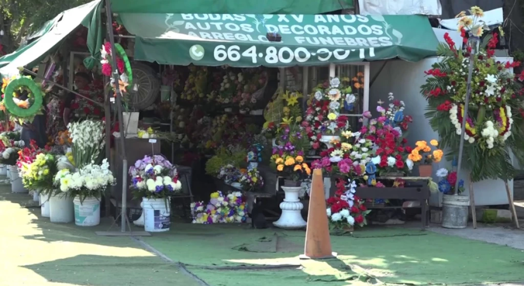Aumenta el número de permisos para la venta de flores en Panteones de Mazatlán 