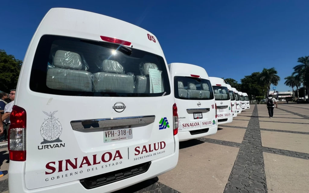Entregan 22 vehículos para el área de vectores en Sinaloa