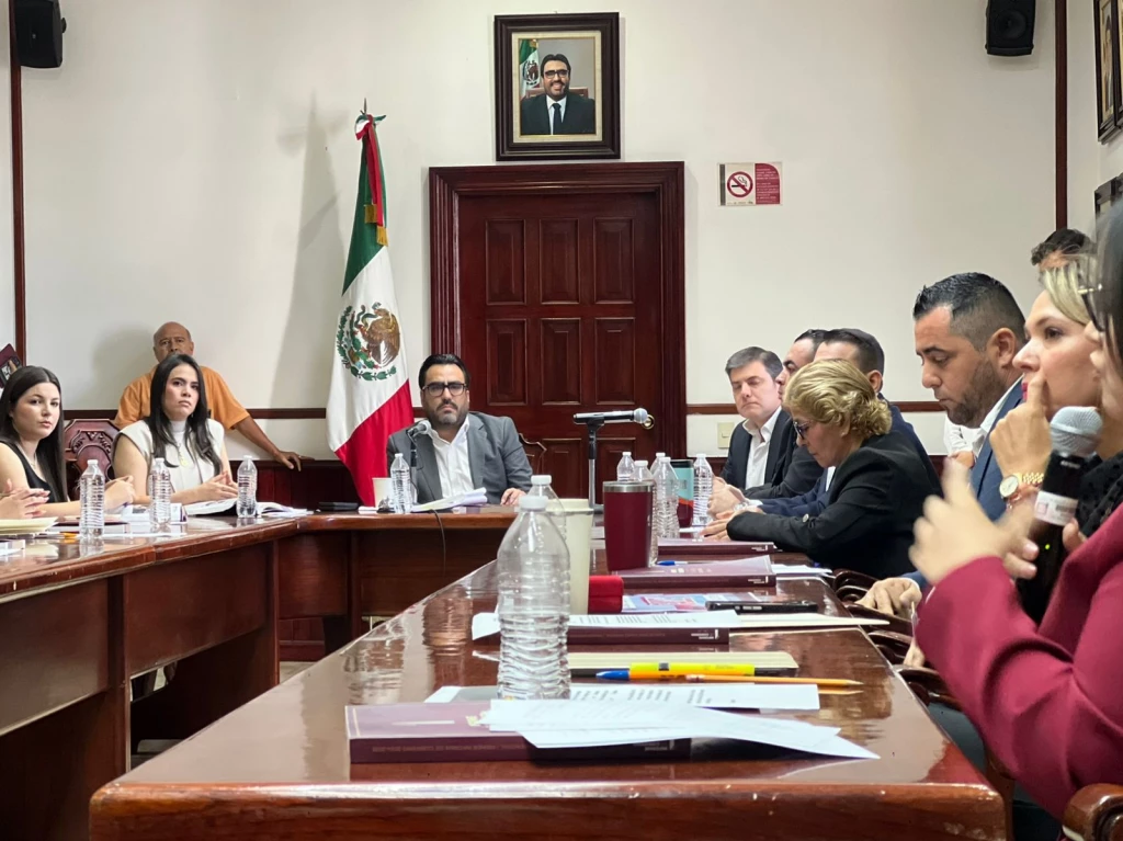 Entrega Gámez Mendívil su informe a Cabildo