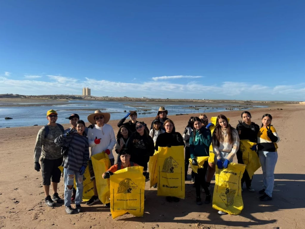 Gobierno de Sonora impulsa limpieza de costas con participación estudiantil