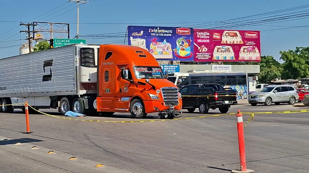 Joven pierde la vida tras ser arrollada por un tráiler en Mazatlán