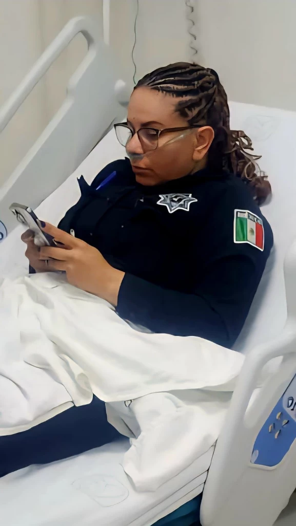 Heroica oficial arriesga su vida para salvar a hombre de una casa en llamas en Nogales