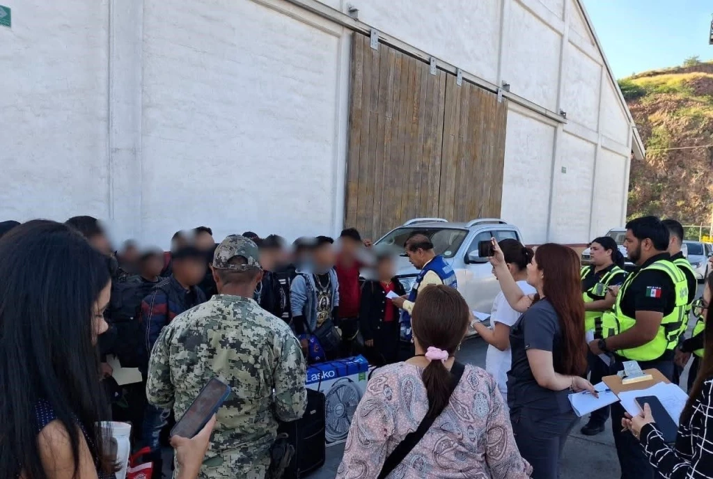 Localizan a 28 menores de edad en una embarcación varada en altamar en Topolobampo