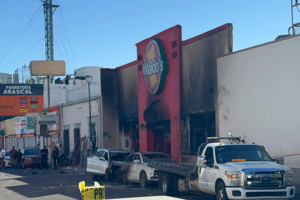 Gobierno de México apoya a Sonora tras incendio en tienda comercial