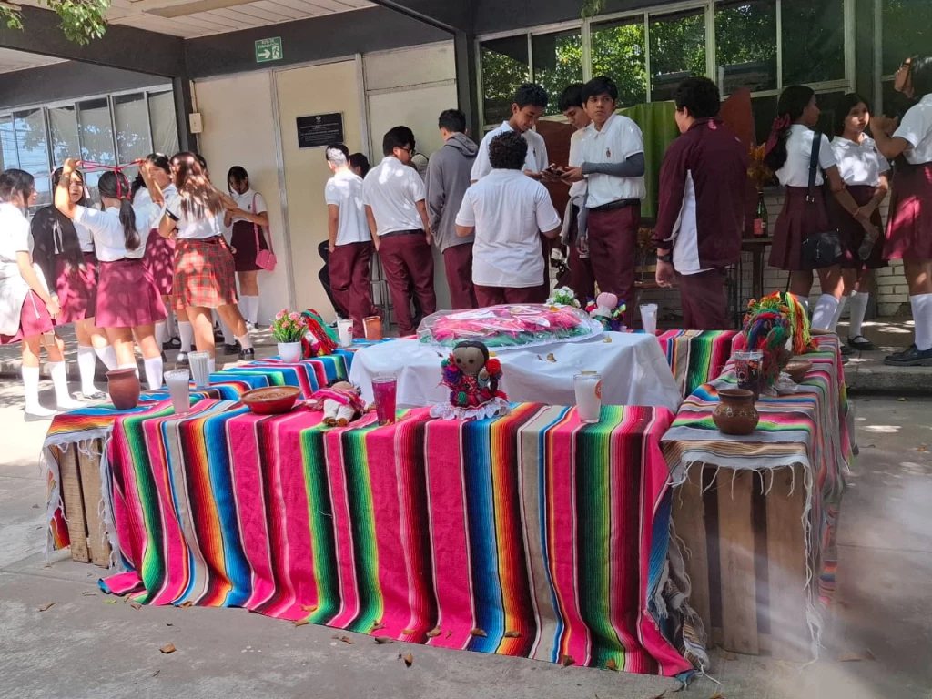 Conalep I Mazatlán celebra el Día de Muertos con enfoque turístico y cultural