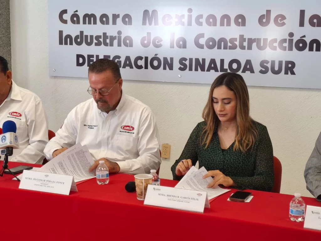 CMIC Sinaloa Sur e Icatsin firman convenio para fortalecer la capacitación en el sector construcción