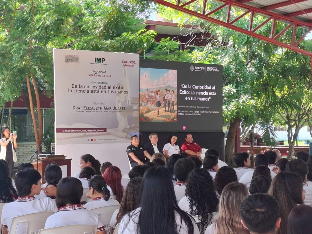 Colegio de Sinaloa impulsa programa "Con C de Ciencia" con conferencia en CBTis No°51
