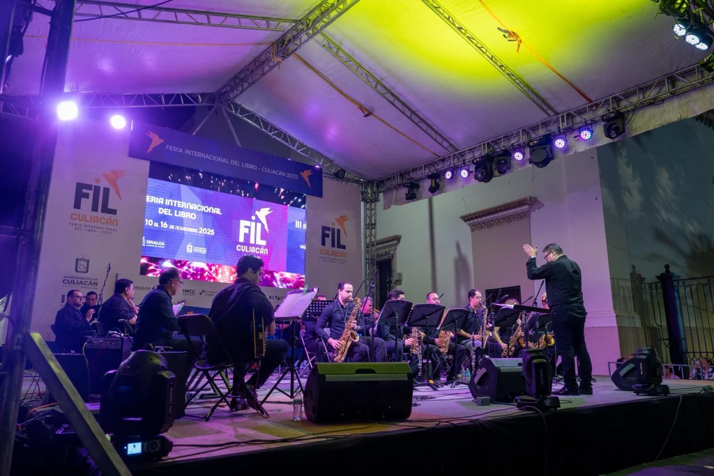 La Big Band llenó de ritmo y energía el cierre musical del primer día de la FIL Culiacán 2025