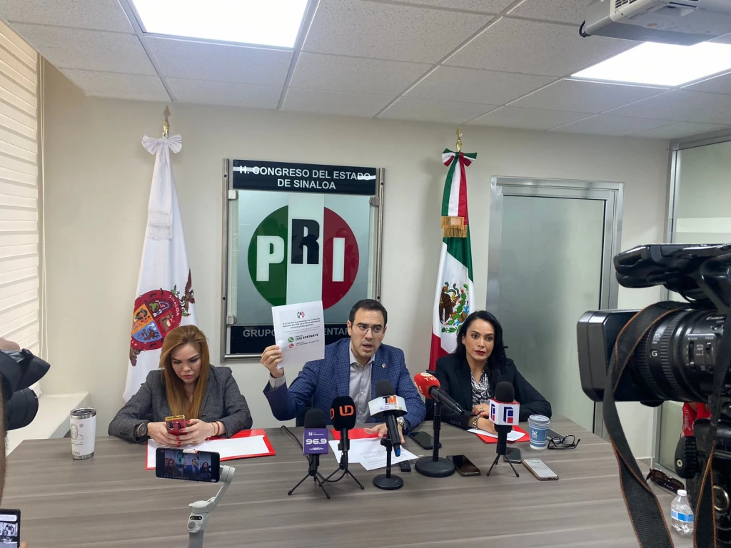 El PRI pone a disposición número de WhatsApp de apoyo a detenidos en marcha
