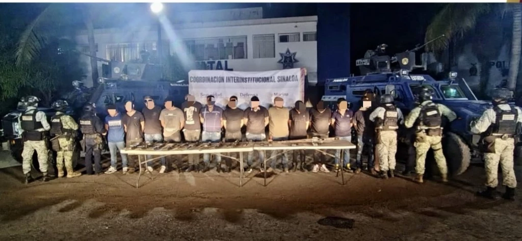 Cae grupo armado en Navolato: 14 detenidos, entre ellos tres extranjeros, y armamento asegurado