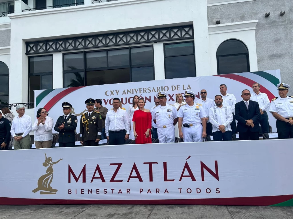 Realizan desfile del 20 de Noviembre por el CXV Aniversario de la Revolución Mexicana en Mazatlán