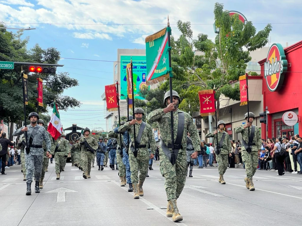 Adelitas y revolucionarios encabezan el desfile del 20 de noviembre en Culiacán