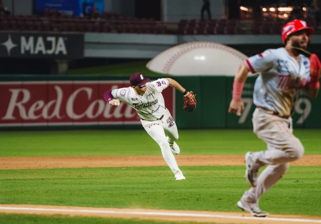 Tomateros iguala la serie a Venados al ganar 8-3