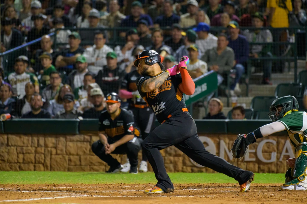 Naranjeros se lleva el del honor al vencer 9-3 a Cañeros